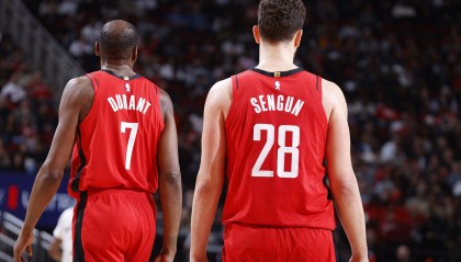 杜兰特谈失误：对手会疯狂换防和扑抢 我们必须打得更有耐心