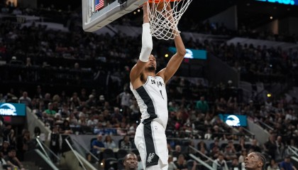 博鱼体育官网-仍有评奖资格！米奇：文班想要达成的目标清单或是史上最长之一